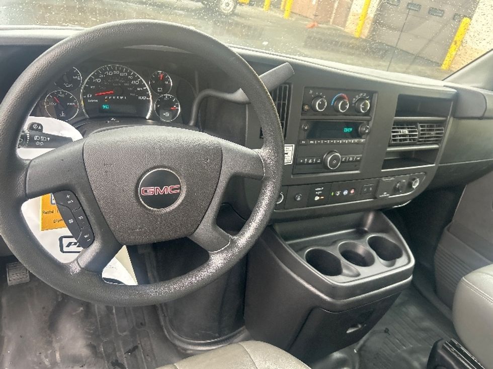 Light Duty Box Truck-Light and Medium Duty Trucks-GMC-2021-Savana G33903-Sacramento-CA-94,081\n\t\tmiles-$ 32,000 - Image 18