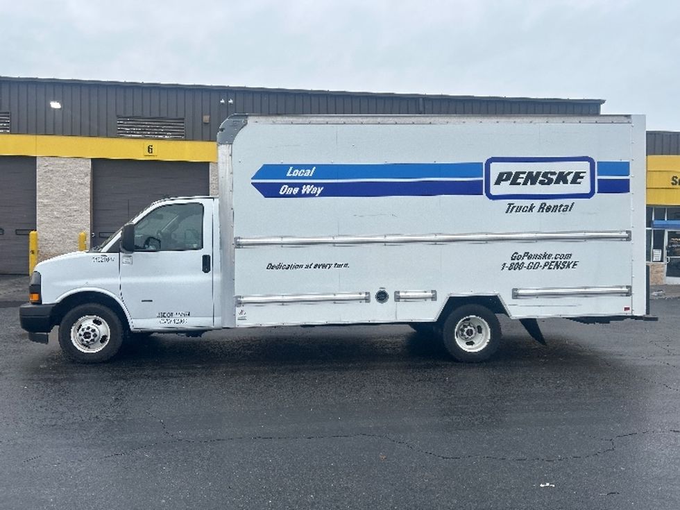 Light Duty Box Truck-Light and Medium Duty Trucks-GMC-2021-Savana G33903-Sacramento-CA-94,081\n\t\tmiles-$ 32,000 - Image 4