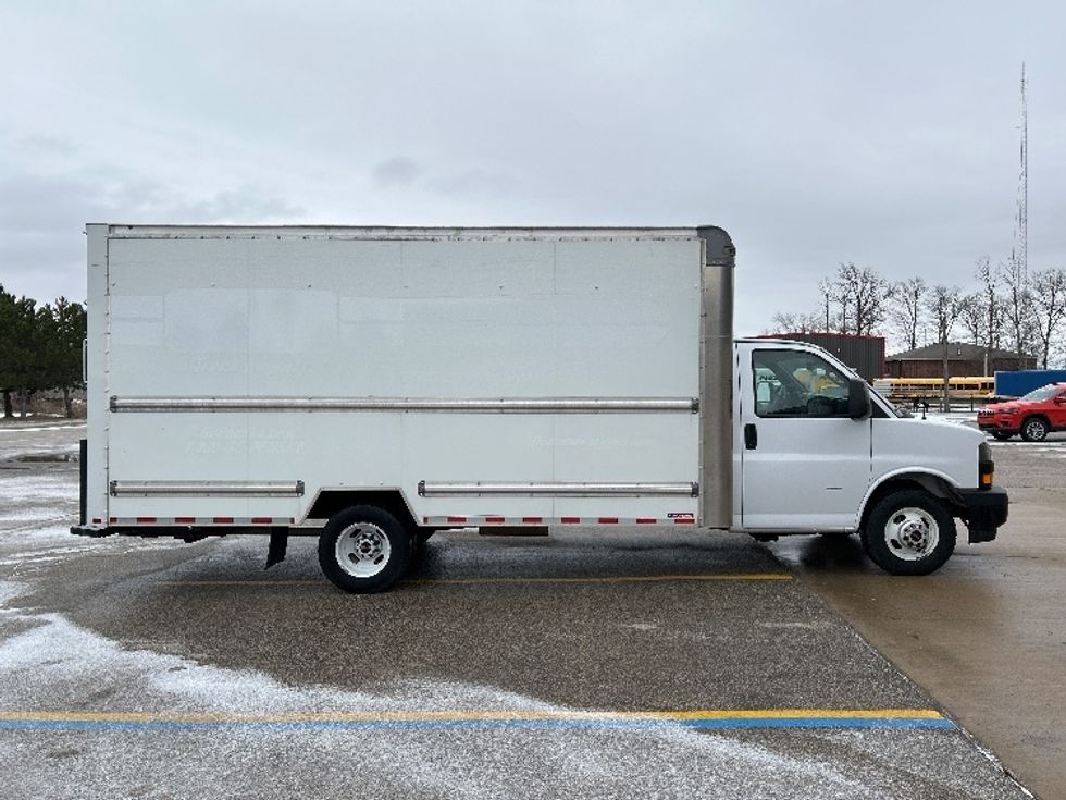 Light Duty Box Truck-Light and Medium Duty Trucks-GMC-2021-Savana G33903-Saginaw-MI-104,840\n\t\tmiles-$ 28,500 - Image 15