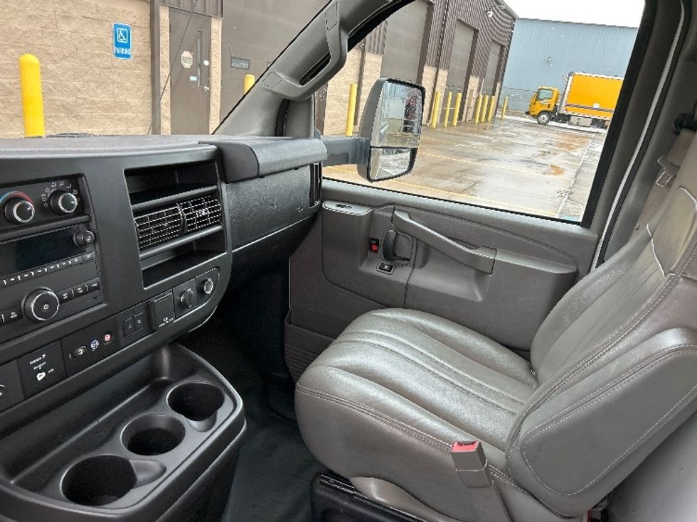 Light Duty Box Truck-Light and Medium Duty Trucks-GMC-2021-Savana G33903-Saginaw-MI-104,840\n\t\tmiles-$ 28,500 - Image 19