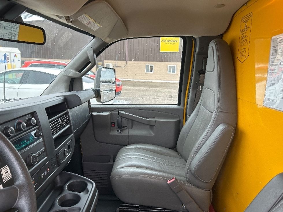 Light Duty Box Truck-Light and Medium Duty Trucks-GMC-2021-Savana G33903-Saginaw-MI-79,481\n\t\tmiles-$ 28,500 - Image 17