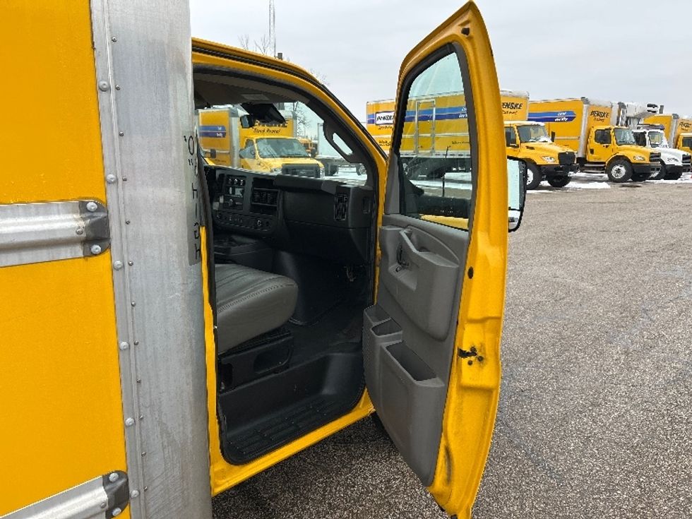 Light Duty Box Truck-Light and Medium Duty Trucks-GMC-2021-Savana G33903-Saginaw-MI-79,481\n\t\tmiles-$ 28,500 - Image 18