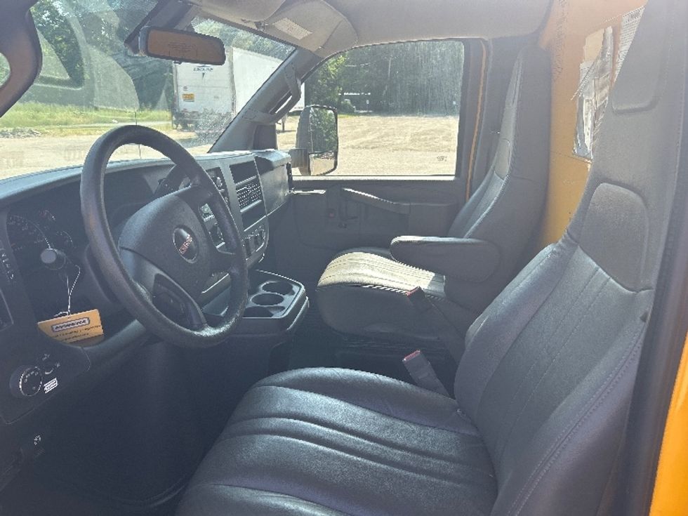 Light Duty Box Truck-Light and Medium Duty Trucks-GMC-2021-Savana G33903-Saginaw-MI-88,106\n\t\tmiles-$ 27,500 - Image 16