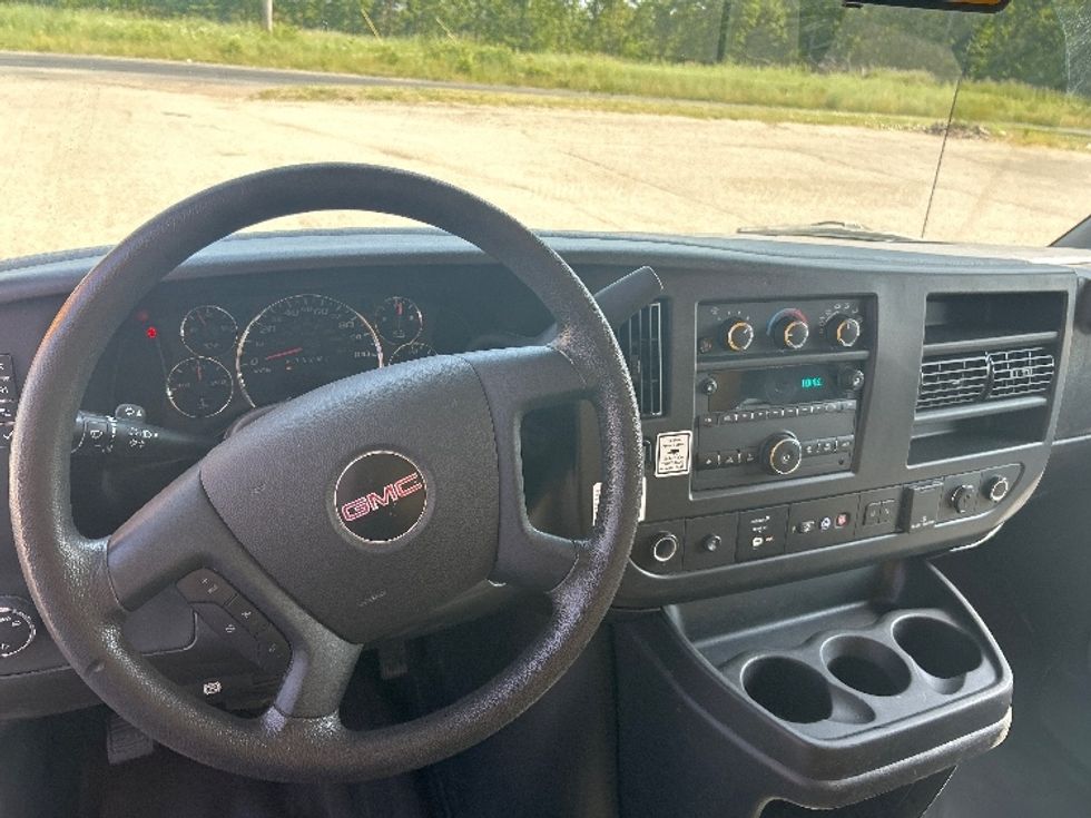 Light Duty Box Truck-Light and Medium Duty Trucks-GMC-2021-Savana G33903-Saginaw-MI-88,106\n\t\tmiles-$ 27,500 - Image 17