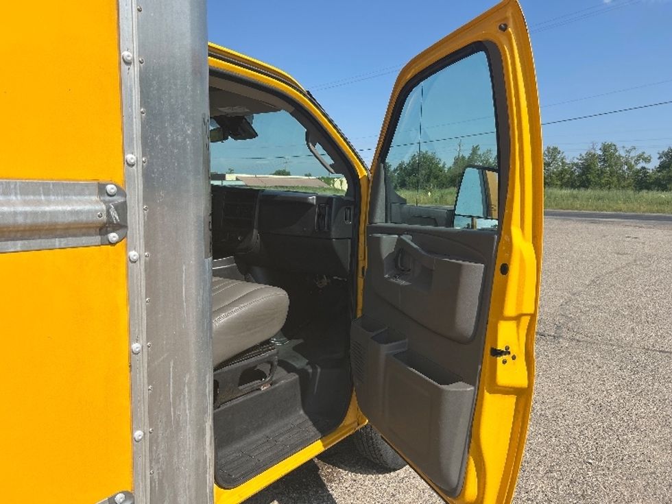 Light Duty Box Truck-Light and Medium Duty Trucks-GMC-2021-Savana G33903-Saginaw-MI-88,106\n\t\tmiles-$ 27,500 - Image 19