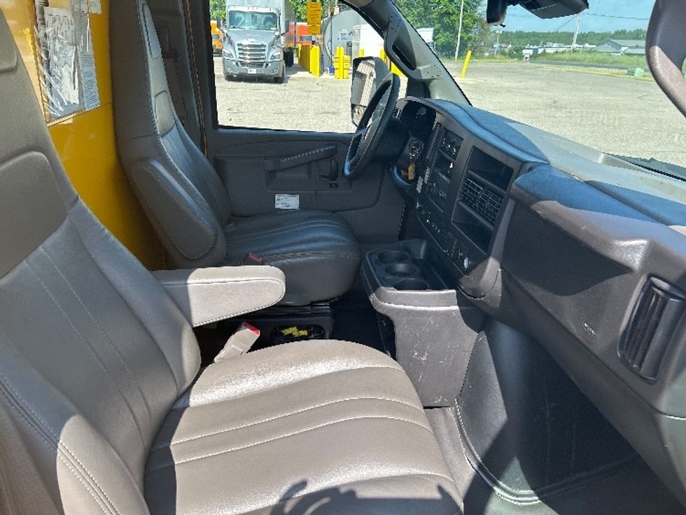 Light Duty Box Truck-Light and Medium Duty Trucks-GMC-2021-Savana G33903-Saginaw-MI-88,106\n\t\tmiles-$ 27,500 - Image 21