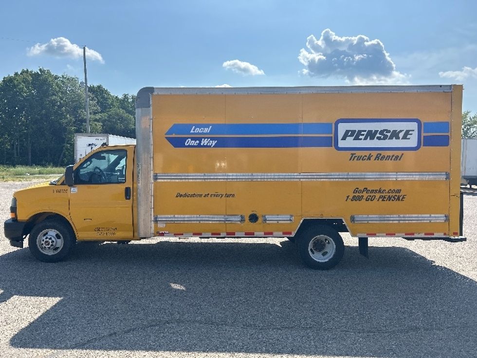 Light Duty Box Truck-Light and Medium Duty Trucks-GMC-2021-Savana G33903-Saginaw-MI-88,106\n\t\tmiles-$ 27,500 - Image 4