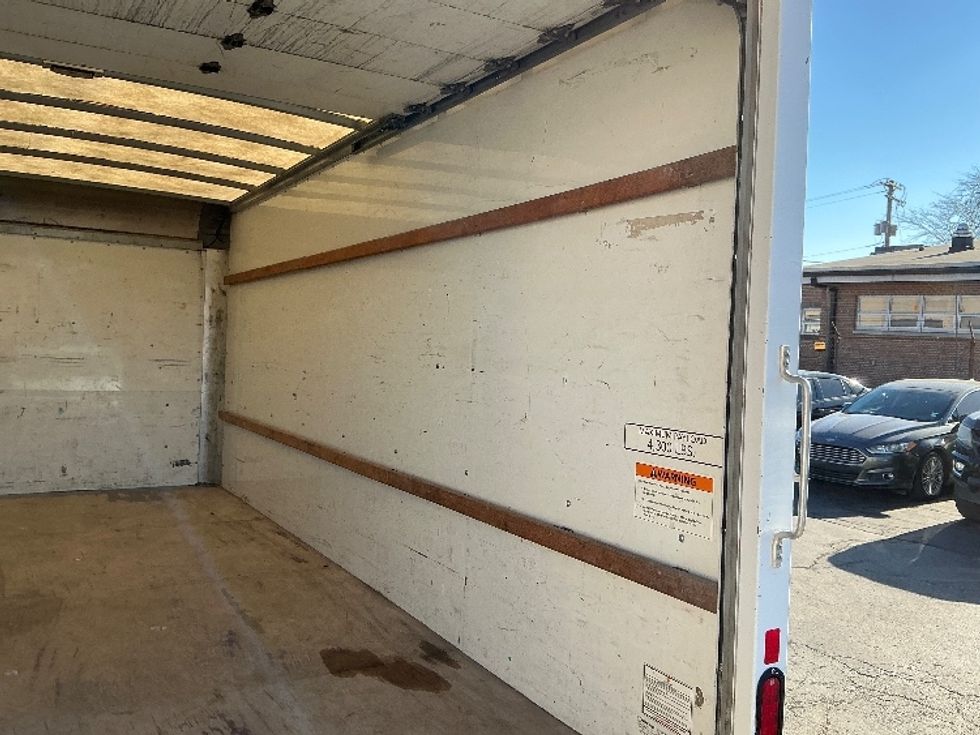 Light Duty Box Truck-Light and Medium Duty Trucks-GMC-2021-Savana G33903-Saint Louis-MO-101,561\n\t\tmiles-$ 29,000 - Image 12