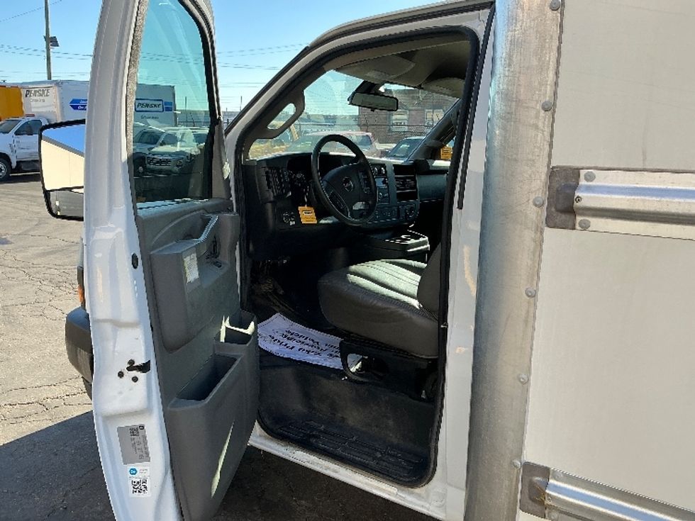 Light Duty Box Truck-Light and Medium Duty Trucks-GMC-2021-Savana G33903-Saint Louis-MO-101,561\n\t\tmiles-$ 29,000 - Image 16