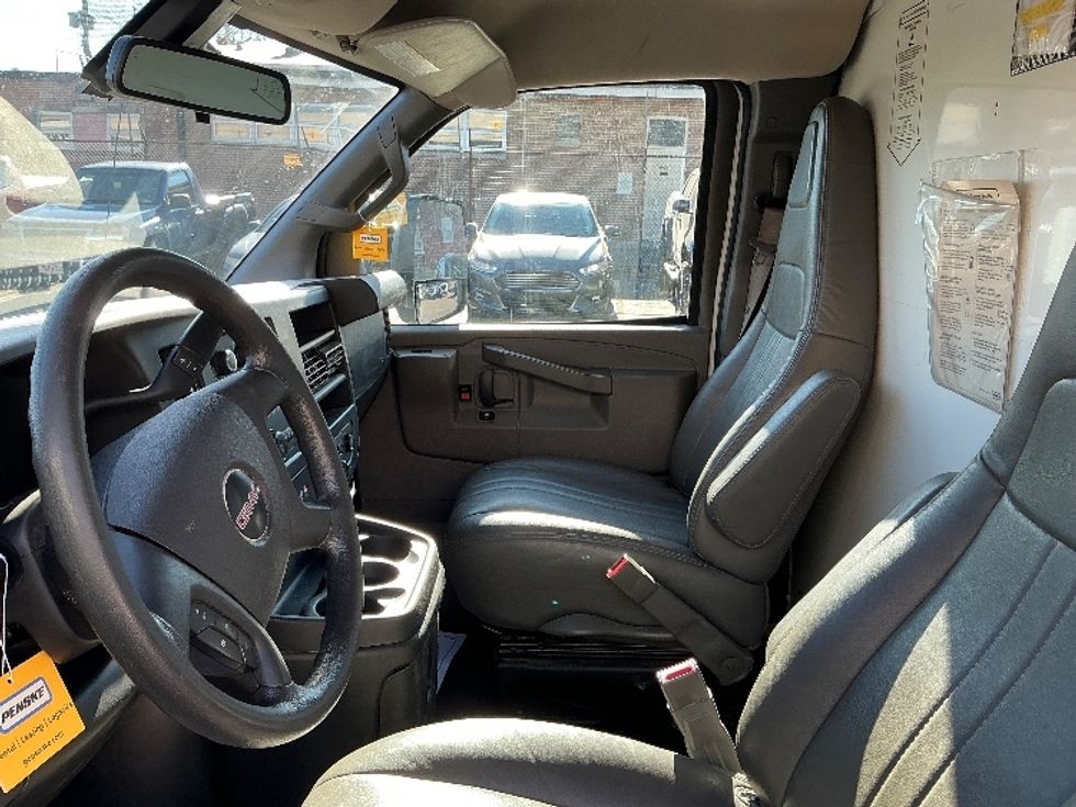 Light Duty Box Truck-Light and Medium Duty Trucks-GMC-2021-Savana G33903-Saint Louis-MO-101,561\n\t\tmiles-$ 29,000 - Image 19