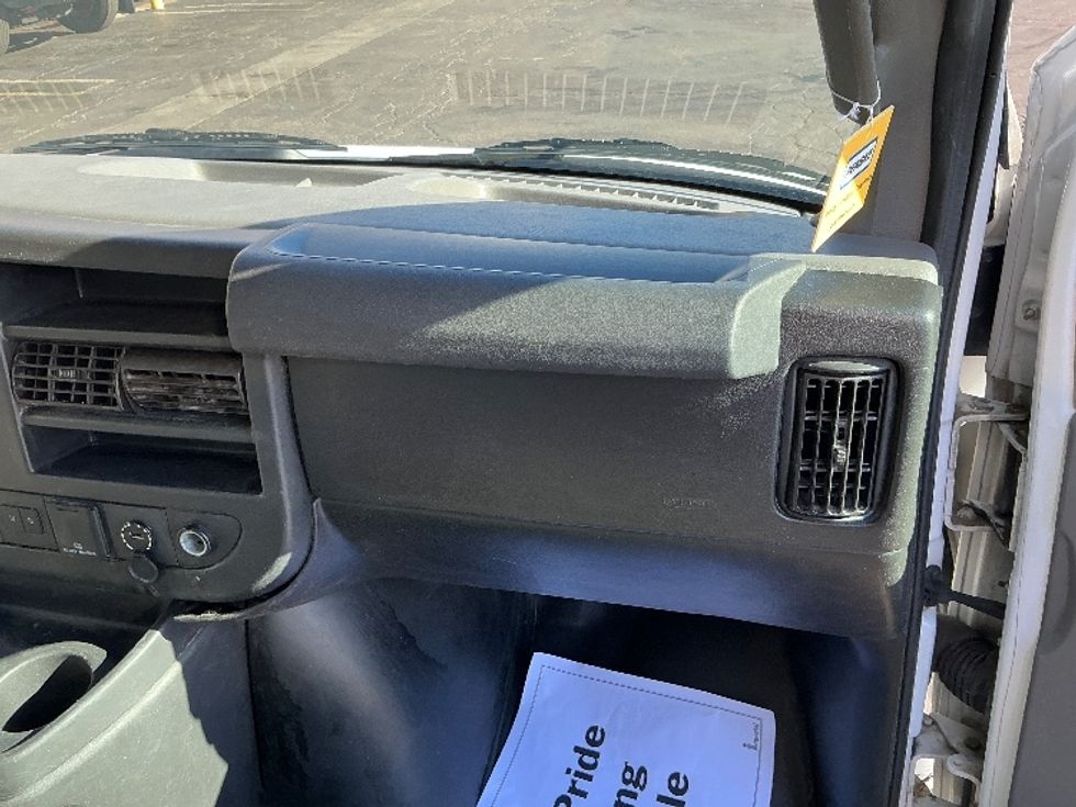 Light Duty Box Truck-Light and Medium Duty Trucks-GMC-2021-Savana G33903-Saint Louis-MO-101,561\n\t\tmiles-$ 29,000 - Image 21