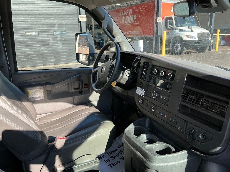Light Duty Box Truck-Light and Medium Duty Trucks-GMC-2021-Savana G33903-Saint Louis-MO-101,561\n\t\tmiles-$ 29,000 - Image 22