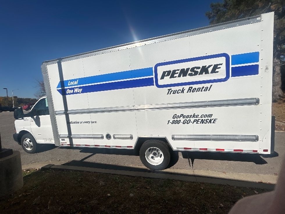 Light Duty Box Truck-Light and Medium Duty Trucks-GMC-2021-Savana G33903-Saint Petersburg-FL-116,985\n\t\tmiles-$ 28,750 - Image 4
