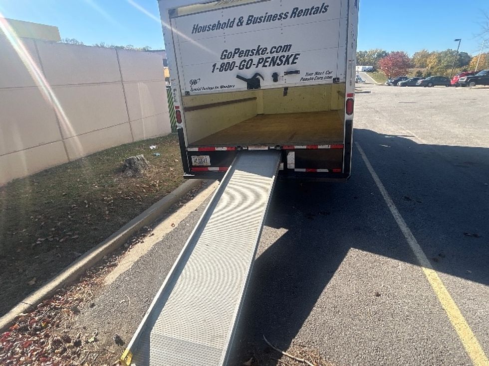 Light Duty Box Truck-Light and Medium Duty Trucks-GMC-2021-Savana G33903-Saint Petersburg-FL-116,985\n\t\tmiles-$ 28,750 - Image 9