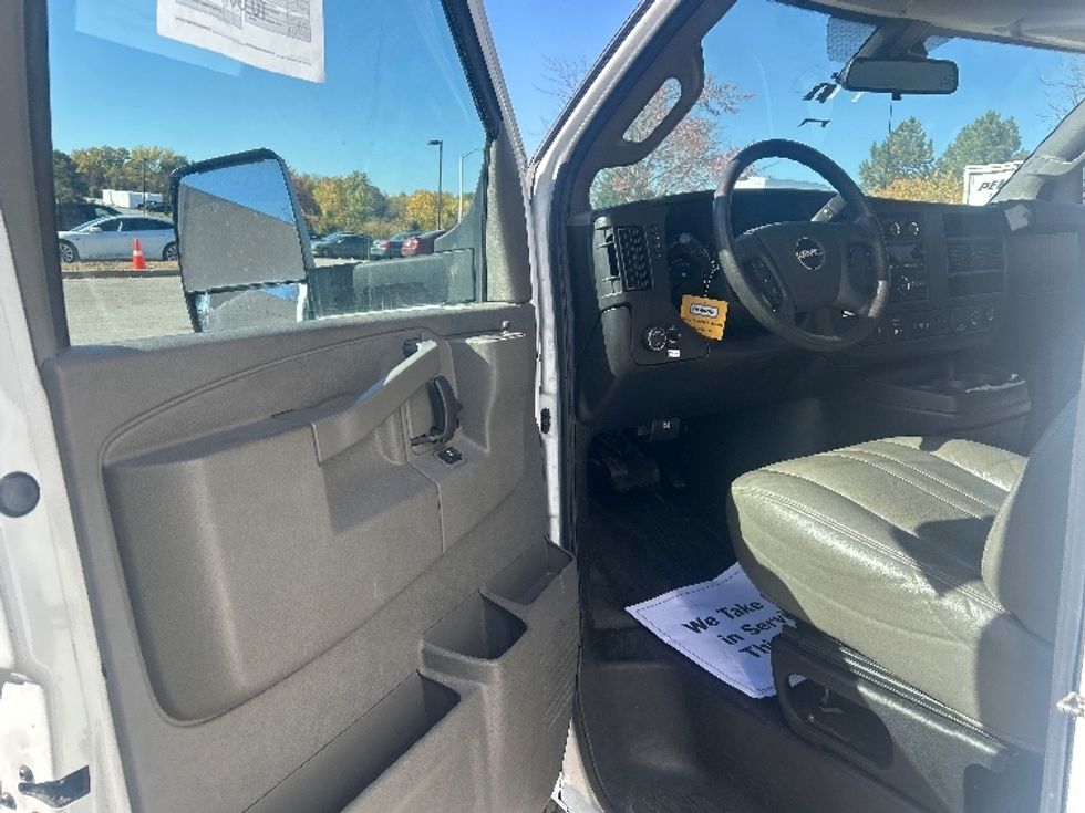 Light Duty Box Truck-Light and Medium Duty Trucks-GMC-2021-Savana G33903-Saint Petersburg-FL-116,985\n\t\tmiles-$ 28,750 - Image 16