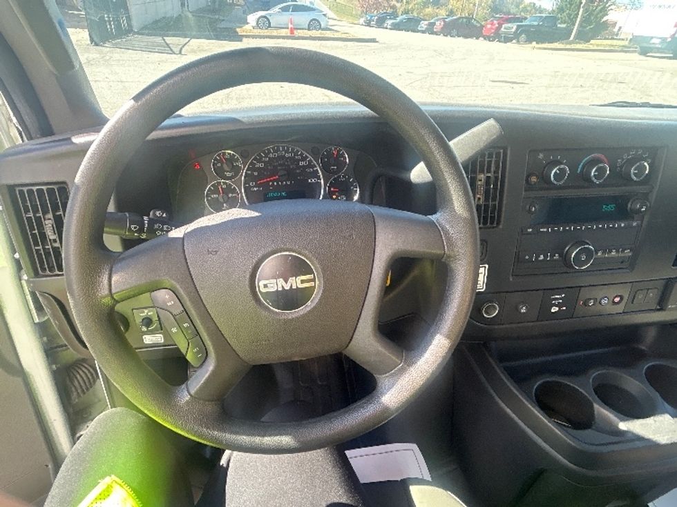 Light Duty Box Truck-Light and Medium Duty Trucks-GMC-2021-Savana G33903-Saint Petersburg-FL-116,985\n\t\tmiles-$ 28,750 - Image 18