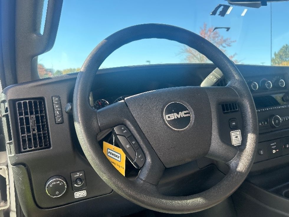 Light Duty Box Truck-Light and Medium Duty Trucks-GMC-2021-Savana G33903-Saint Petersburg-FL-116,985\n\t\tmiles-$ 28,750 - Image 17