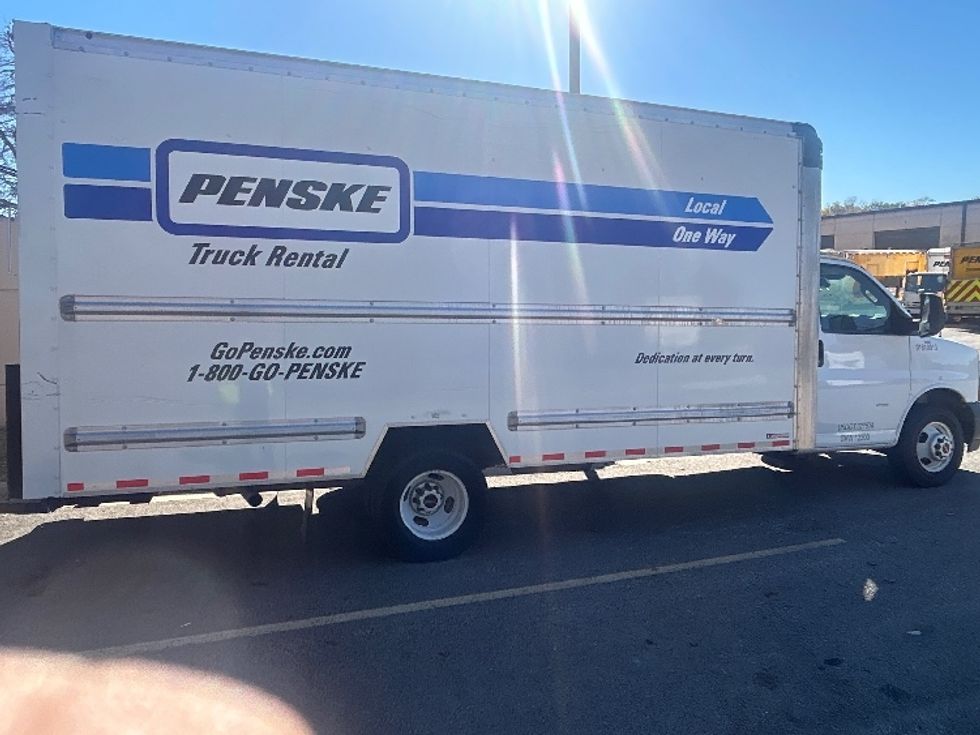 Light Duty Box Truck-Light and Medium Duty Trucks-GMC-2021-Savana G33903-Saint Petersburg-FL-116,985\n\t\tmiles-$ 28,750 - Image 15