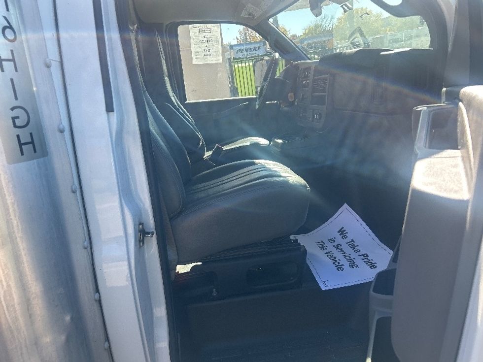 Light Duty Box Truck-Light and Medium Duty Trucks-GMC-2021-Savana G33903-Saint Petersburg-FL-116,985\n\t\tmiles-$ 28,750 - Image 20