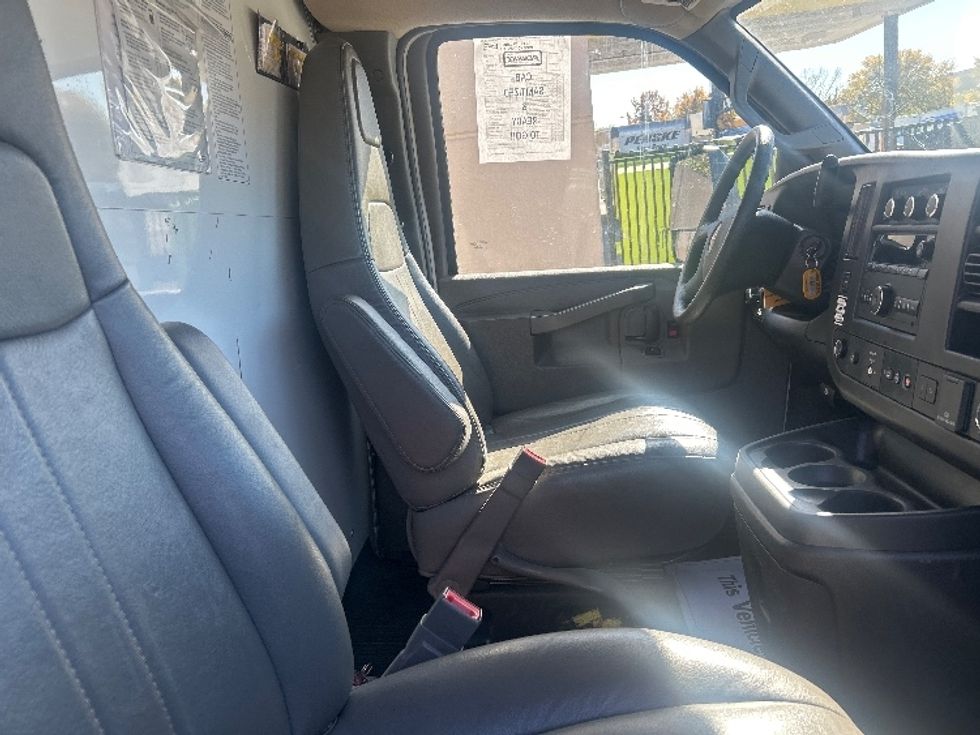 Light Duty Box Truck-Light and Medium Duty Trucks-GMC-2021-Savana G33903-Saint Petersburg-FL-116,985\n\t\tmiles-$ 28,750 - Image 22