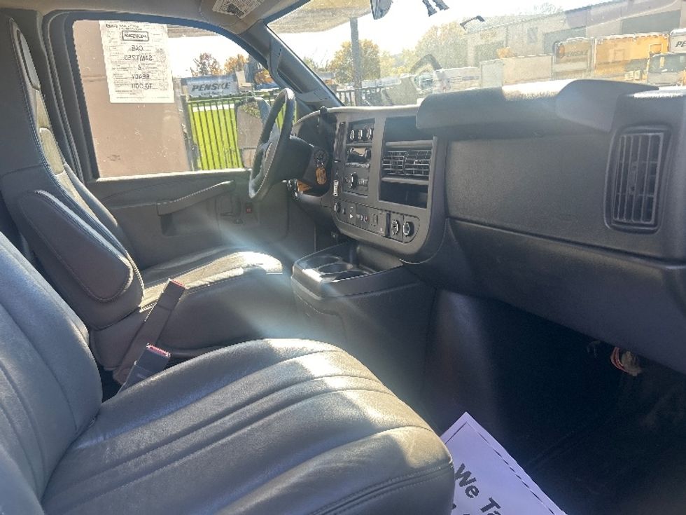 Light Duty Box Truck-Light and Medium Duty Trucks-GMC-2021-Savana G33903-Saint Petersburg-FL-116,985\n\t\tmiles-$ 28,750 - Image 21