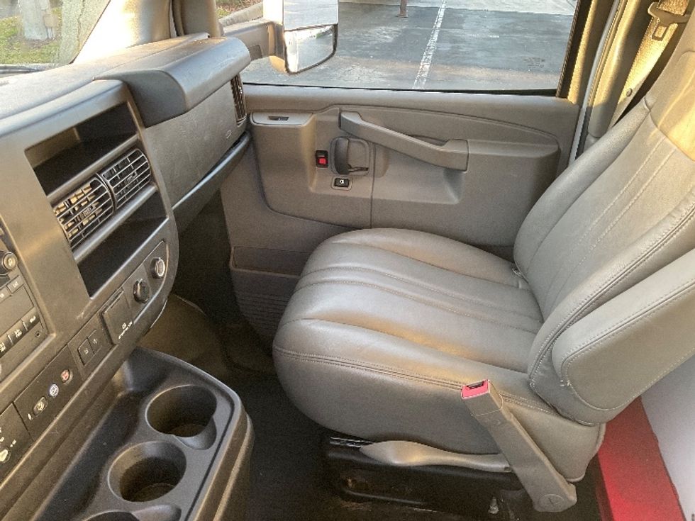 Light Duty Box Truck-Light and Medium Duty Trucks-GMC-2021-Savana G33903-Saint Petersburg-FL-81,147\n\t\tmiles-$ 33,000 - Image 18