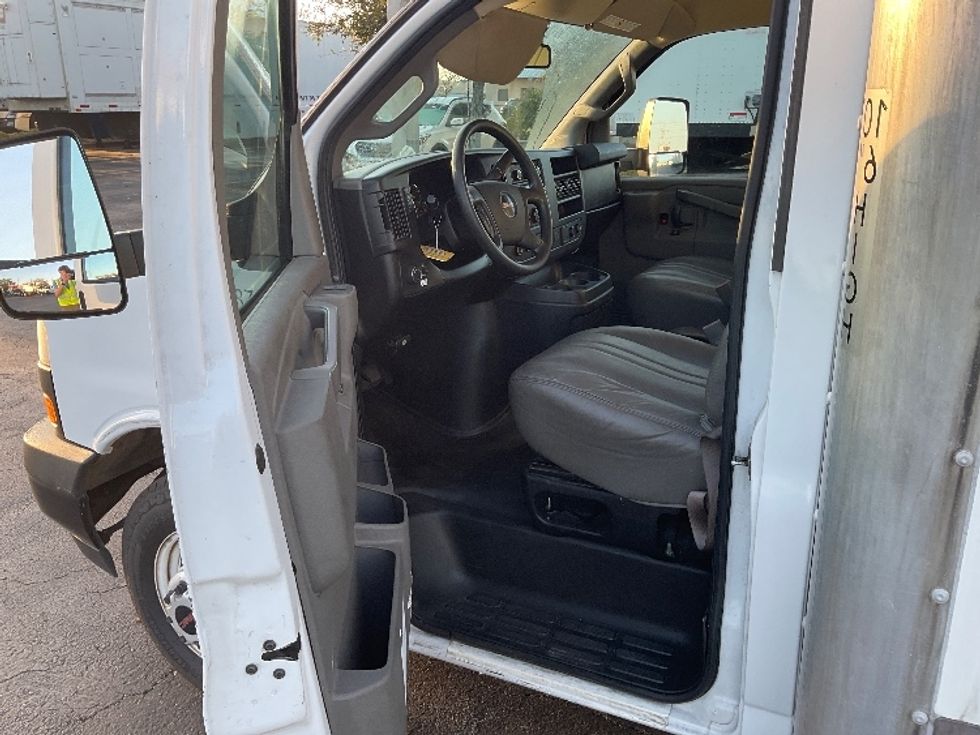 Light Duty Box Truck-Light and Medium Duty Trucks-GMC-2021-Savana G33903-Saint Petersburg-FL-81,147\n\t\tmiles-$ 33,000 - Image 15