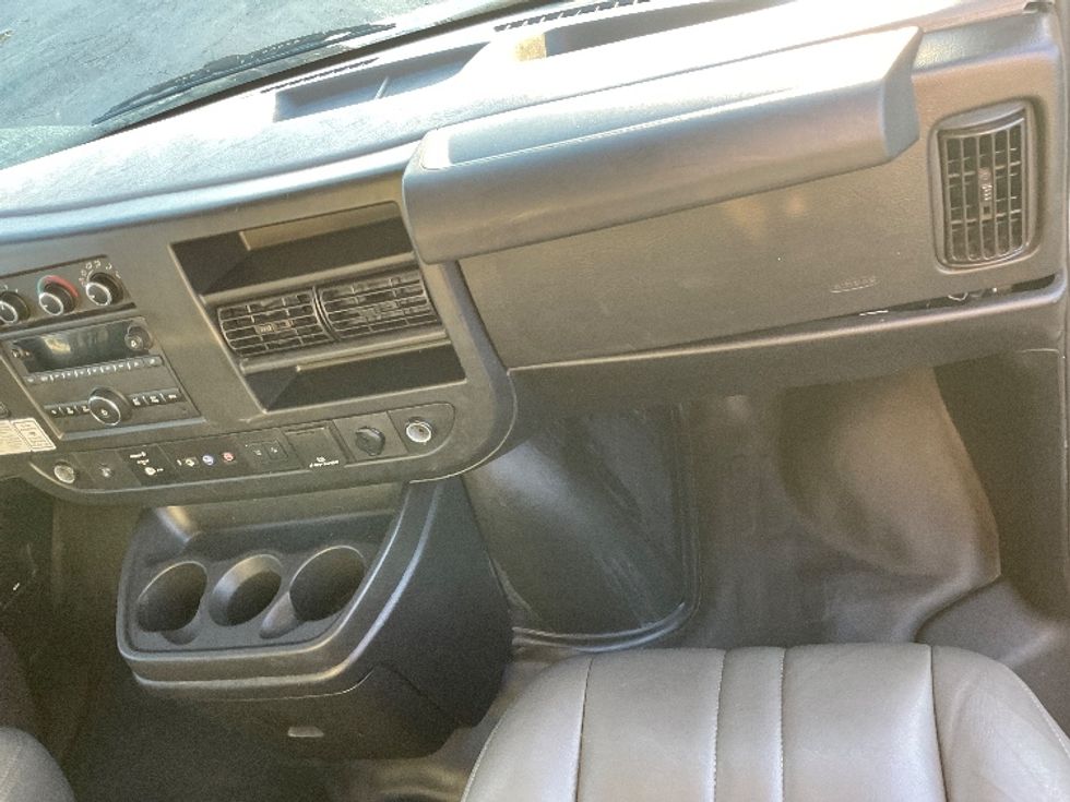 Light Duty Box Truck-Light and Medium Duty Trucks-GMC-2021-Savana G33903-Saint Petersburg-FL-81,147\n\t\tmiles-$ 33,000 - Image 20