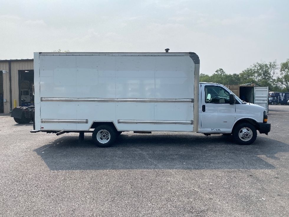 Light Duty Box Truck-Light and Medium Duty Trucks-GMC-2021-Savana G33903-Salem-VA-101,681\n\t\tmiles-$ 28,750 - Image 15