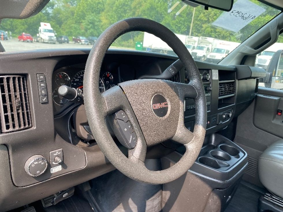 Light Duty Box Truck-Light and Medium Duty Trucks-GMC-2021-Savana G33903-Salem-VA-101,681\n\t\tmiles-$ 28,750 - Image 17
