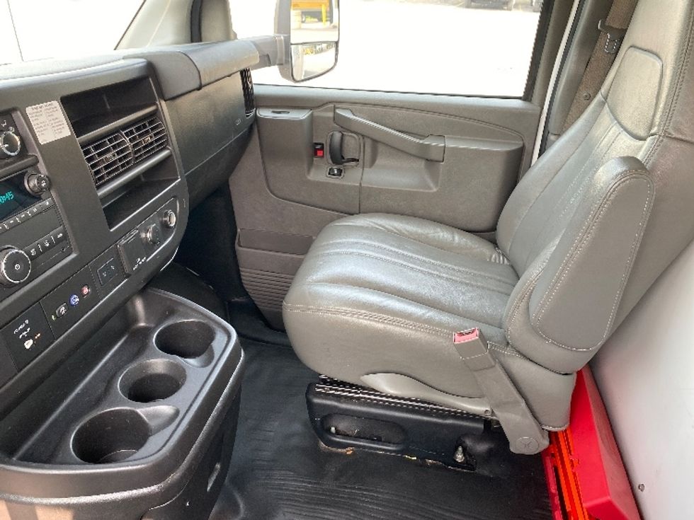 Light Duty Box Truck-Light and Medium Duty Trucks-GMC-2021-Savana G33903-Salem-VA-101,681\n\t\tmiles-$ 28,750 - Image 19