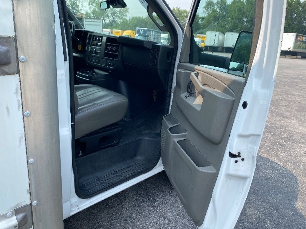 Light Duty Box Truck-Light and Medium Duty Trucks-GMC-2021-Savana G33903-Salem-VA-101,681\n\t\tmiles-$ 28,750 - Image 20