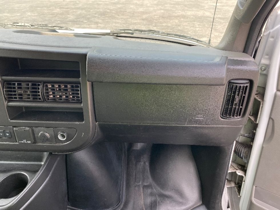 Light Duty Box Truck-Light and Medium Duty Trucks-GMC-2021-Savana G33903-Salem-VA-101,681\n\t\tmiles-$ 28,750 - Image 21