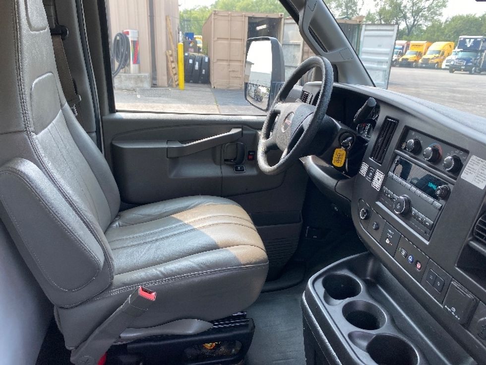 Light Duty Box Truck-Light and Medium Duty Trucks-GMC-2021-Savana G33903-Salem-VA-101,681\n\t\tmiles-$ 28,750 - Image 22