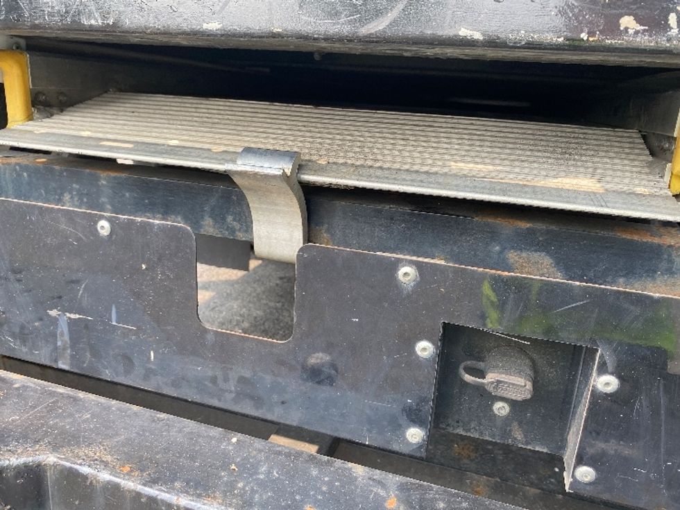 Light Duty Box Truck-Light and Medium Duty Trucks-GMC-2021-Savana G33903-Salem-VA-101,681\n\t\tmiles-$ 28,750 - Image 26
