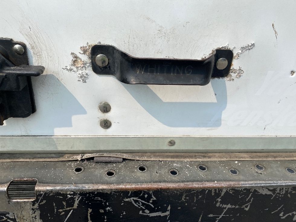 Light Duty Box Truck-Light and Medium Duty Trucks-GMC-2021-Savana G33903-Salem-VA-101,681\n\t\tmiles-$ 28,750 - Image 28
