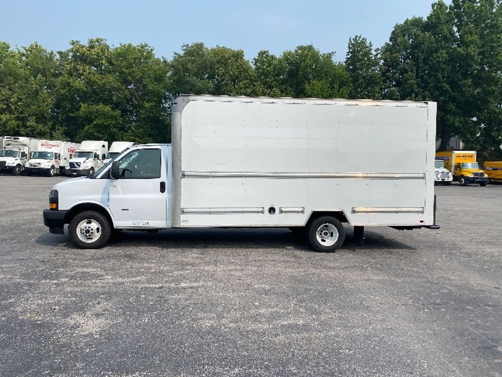 Light Duty Box Truck-Light and Medium Duty Trucks-GMC-2021-Savana G33903-Salem-VA-101,681\n\t\tmiles-$ 28,750 - Image 4