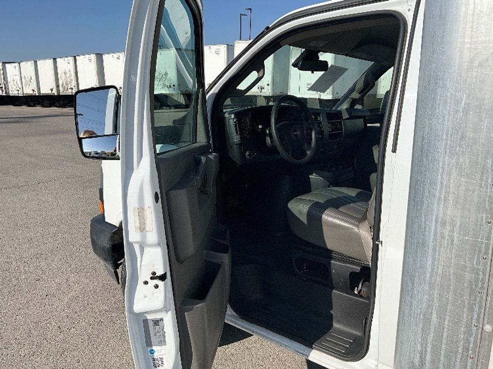 Light Duty Box Truck-Light and Medium Duty Trucks-GMC-2021-Savana G33903-Salt Lake City-UT-122,892\n\t\tmiles-$ 28,250 - Image 16