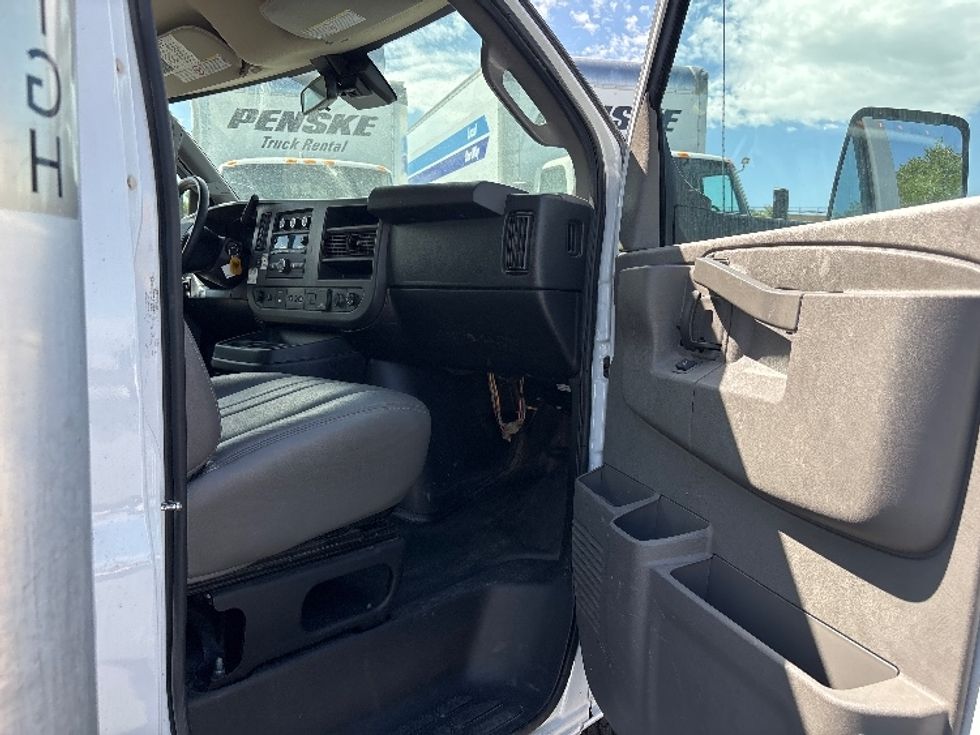 Light Duty Box Truck-Light and Medium Duty Trucks-GMC-2021-Savana G33903-Salt Lake City-UT-75,029\n\t\tmiles-$ 31,000 - Image 19