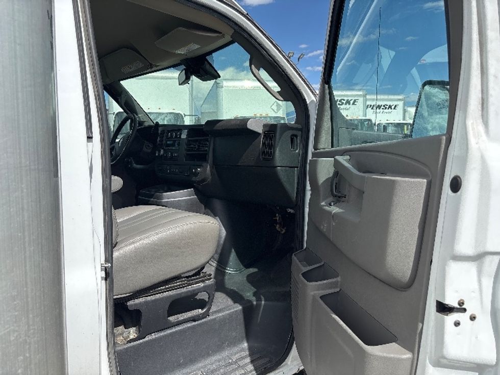 Light Duty Box Truck-Light and Medium Duty Trucks-GMC-2021-Savana G33903-Salt Lake City-UT-87,544\n\t\tmiles-$ 29,500 - Image 19