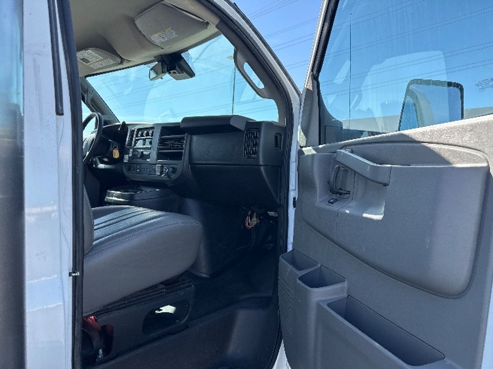 Light Duty Box Truck-Light and Medium Duty Trucks-GMC-2021-Savana G33903-Salt Lake City-UT-90,625\n\t\tmiles-$ 26,500 - Image 19