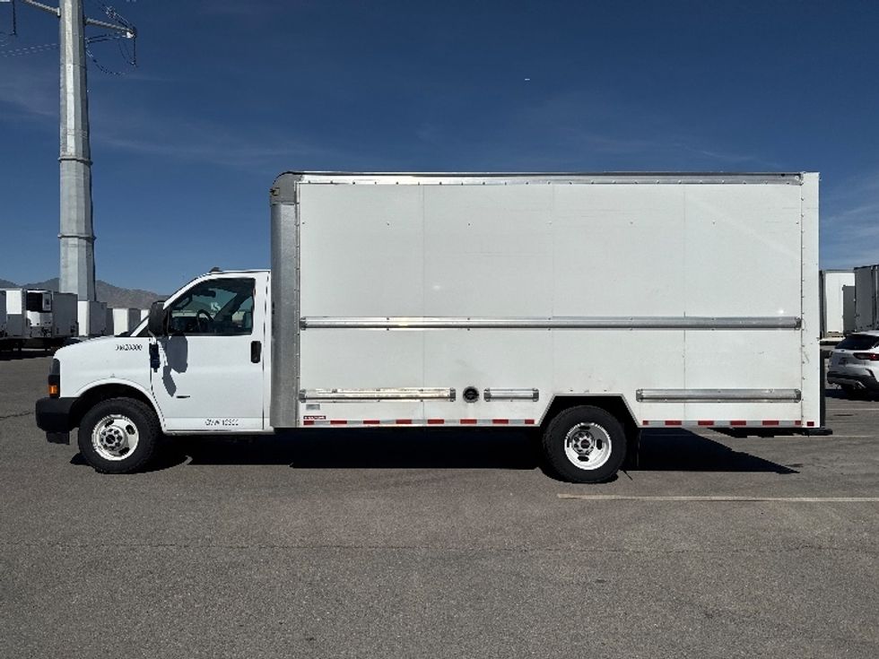 Light Duty Box Truck-Light and Medium Duty Trucks-GMC-2021-Savana G33903-Salt Lake City-UT-90,625\n\t\tmiles-$ 26,500 - Image 4