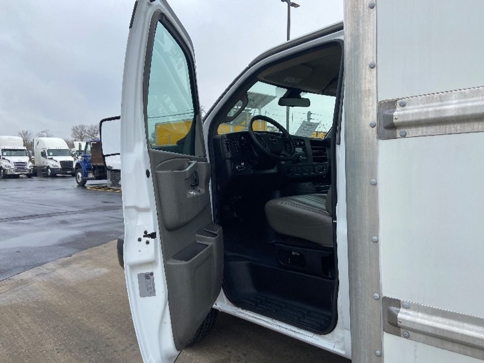Light Duty Box Truck-Light and Medium Duty Trucks-GMC-2021-Savana G33903-San Antonio-TX-101,964\n\t\tmiles-$ 29,250 - Image 16
