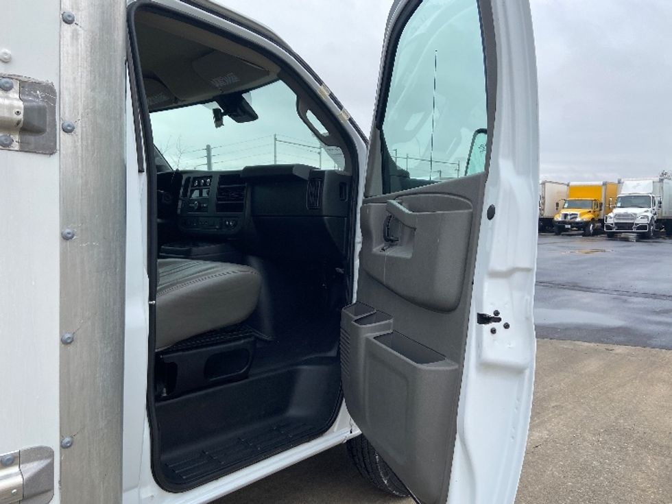 Light Duty Box Truck-Light and Medium Duty Trucks-GMC-2021-Savana G33903-San Antonio-TX-101,964\n\t\tmiles-$ 29,250 - Image 20