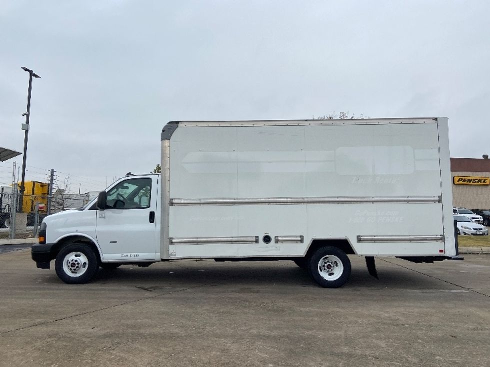 Light Duty Box Truck-Light and Medium Duty Trucks-GMC-2021-Savana G33903-San Antonio-TX-101,964\n\t\tmiles-$ 29,250 - Image 4