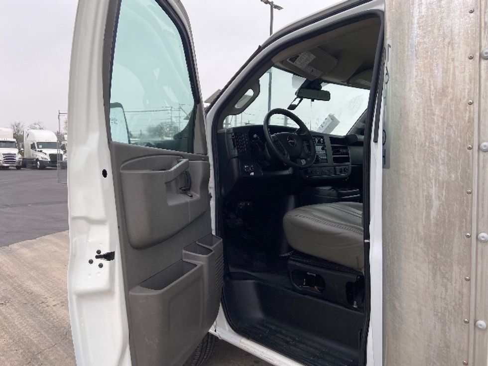 Light Duty Box Truck-Light and Medium Duty Trucks-GMC-2021-Savana G33903-San Antonio-TX-102,860\n\t\tmiles-$ 29,000 - Image 15