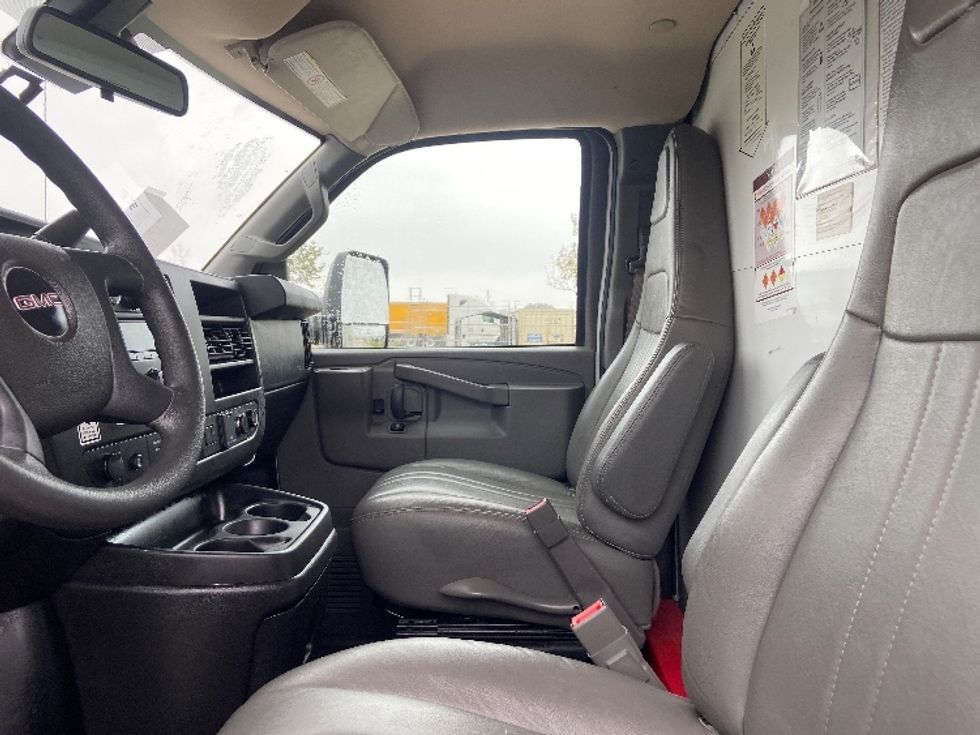 Light Duty Box Truck-Light and Medium Duty Trucks-GMC-2021-Savana G33903-San Antonio-TX-102,860\n\t\tmiles-$ 29,000 - Image 18