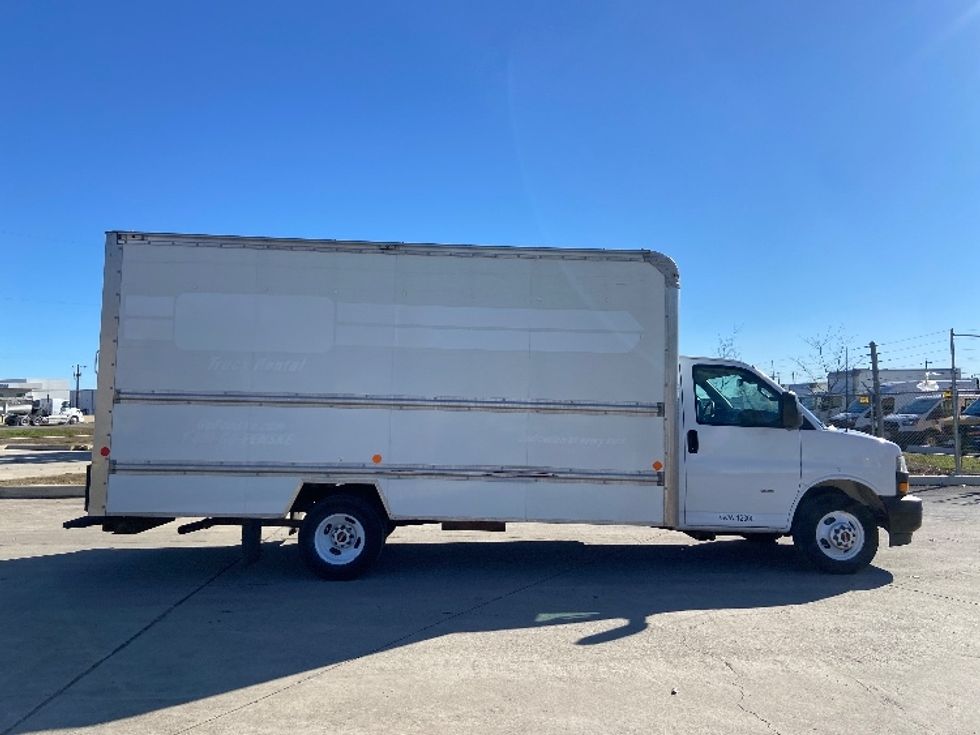 Light Duty Box Truck-Light and Medium Duty Trucks-GMC-2021-Savana G33903-San Antonio-TX-102,930\n\t\tmiles-$ 29,000 - Image 15