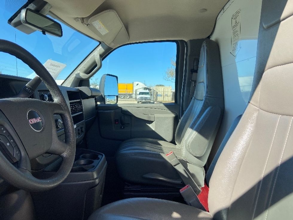 Light Duty Box Truck-Light and Medium Duty Trucks-GMC-2021-Savana G33903-San Antonio-TX-102,930\n\t\tmiles-$ 29,000 - Image 19