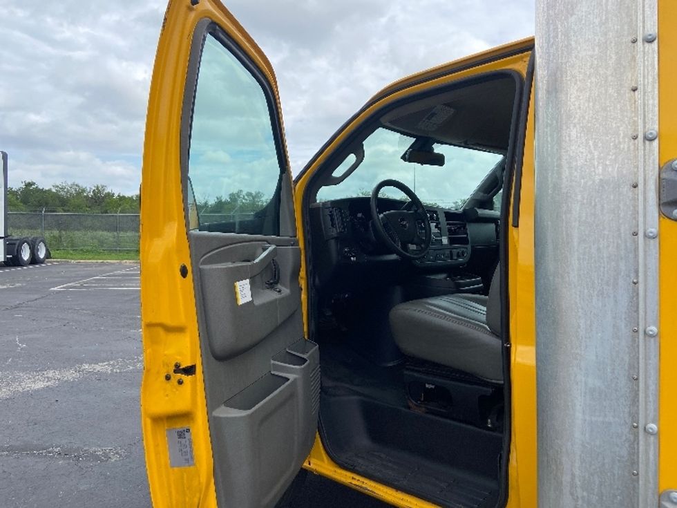 Light Duty Box Truck-Light and Medium Duty Trucks-GMC-2021-Savana G33903-San Antonio-TX-104,667\n\t\tmiles-$ 26,500 - Image 14